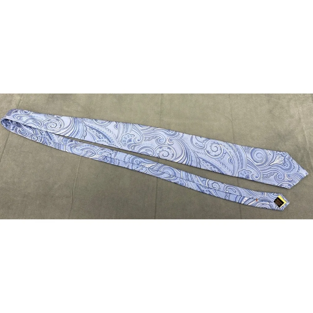 Donald J Trump Signature Collection Mens Blue Paisley Silk Tie Hand Made Classic